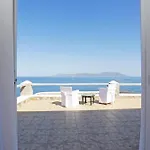 On The Rocks W Hot Tub At Cavo Delos Вилла